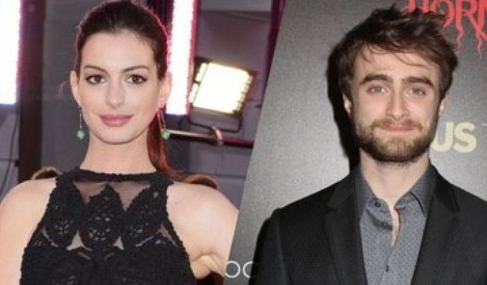 085923-anne-hathaway-e-daniel-radcliffe